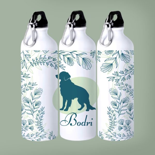 Golden retrieveres kulacs zöld növényekkel és névvel